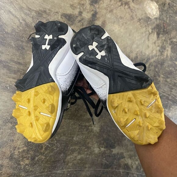 Under Armour football cleats - Picture 4 of 5